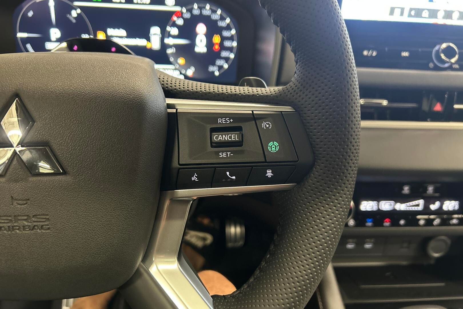 Mitsubishi Outlander iso kuva 17