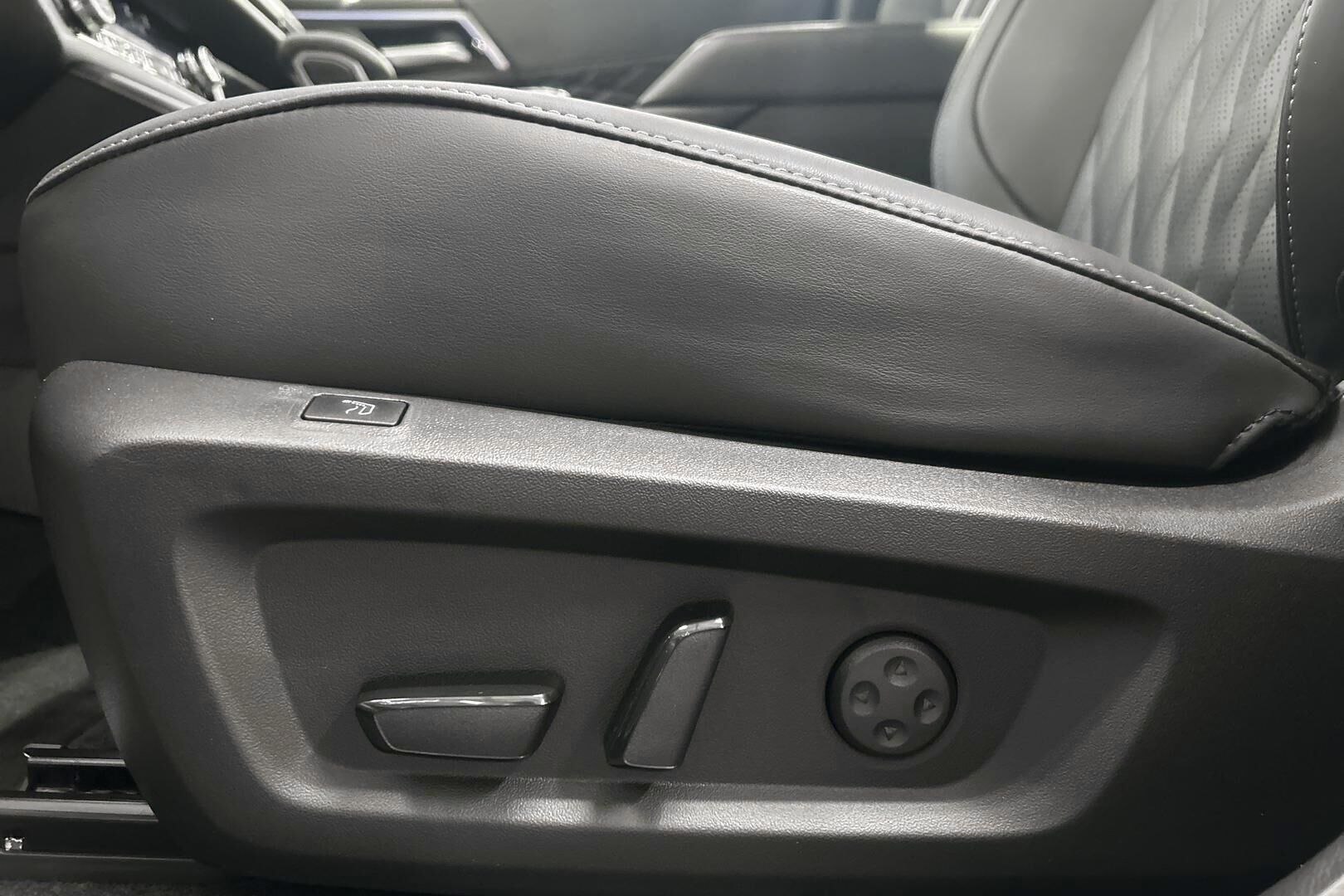 Mitsubishi Outlander iso kuva 22