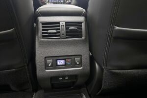 Mitsubishi Outlander esikatselu 23