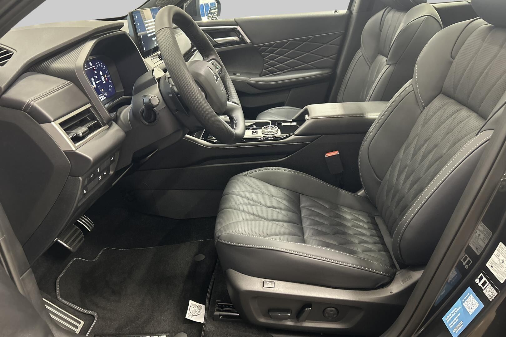 Mitsubishi Outlander iso kuva 8