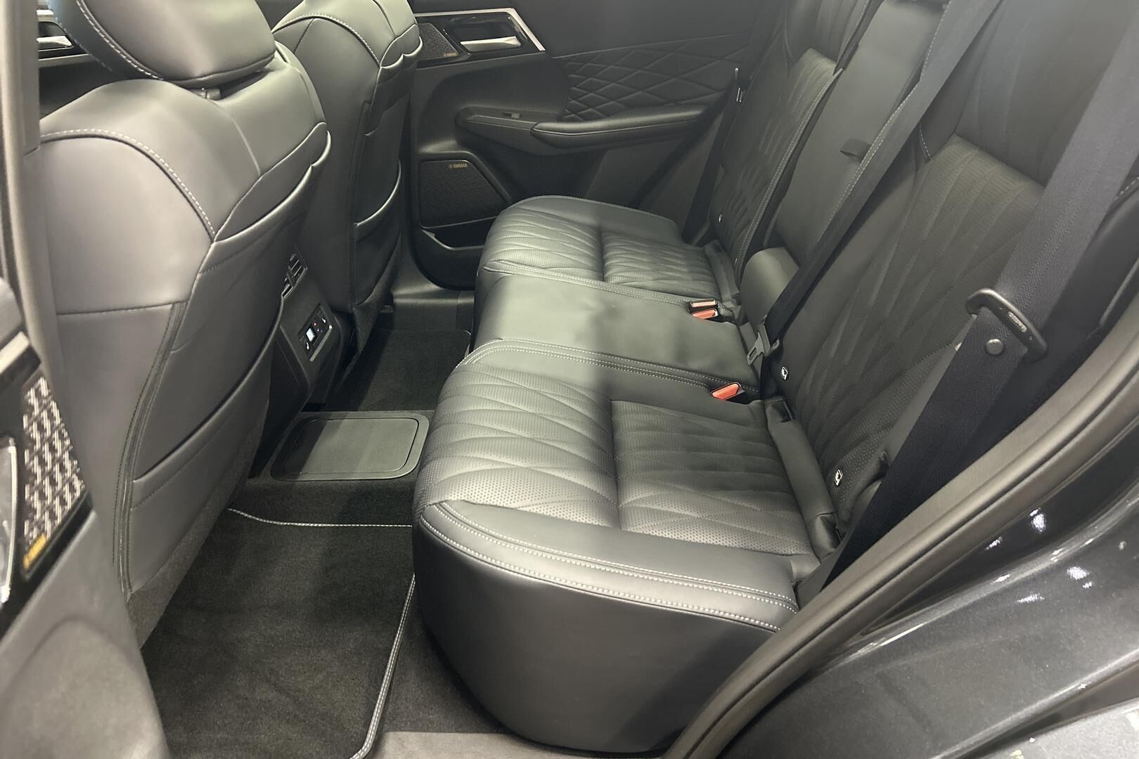 Mitsubishi Outlander iso kuva 9