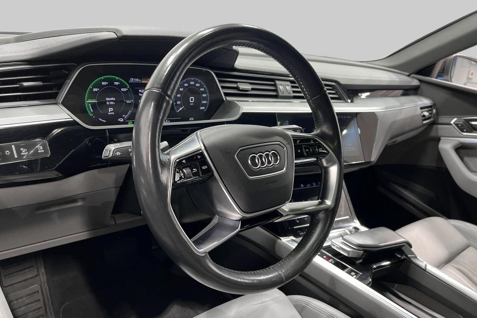 AUDI E-TRON iso kuva 11