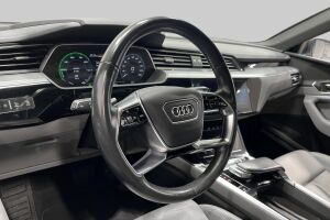 AUDI E-TRON esikatselu 11