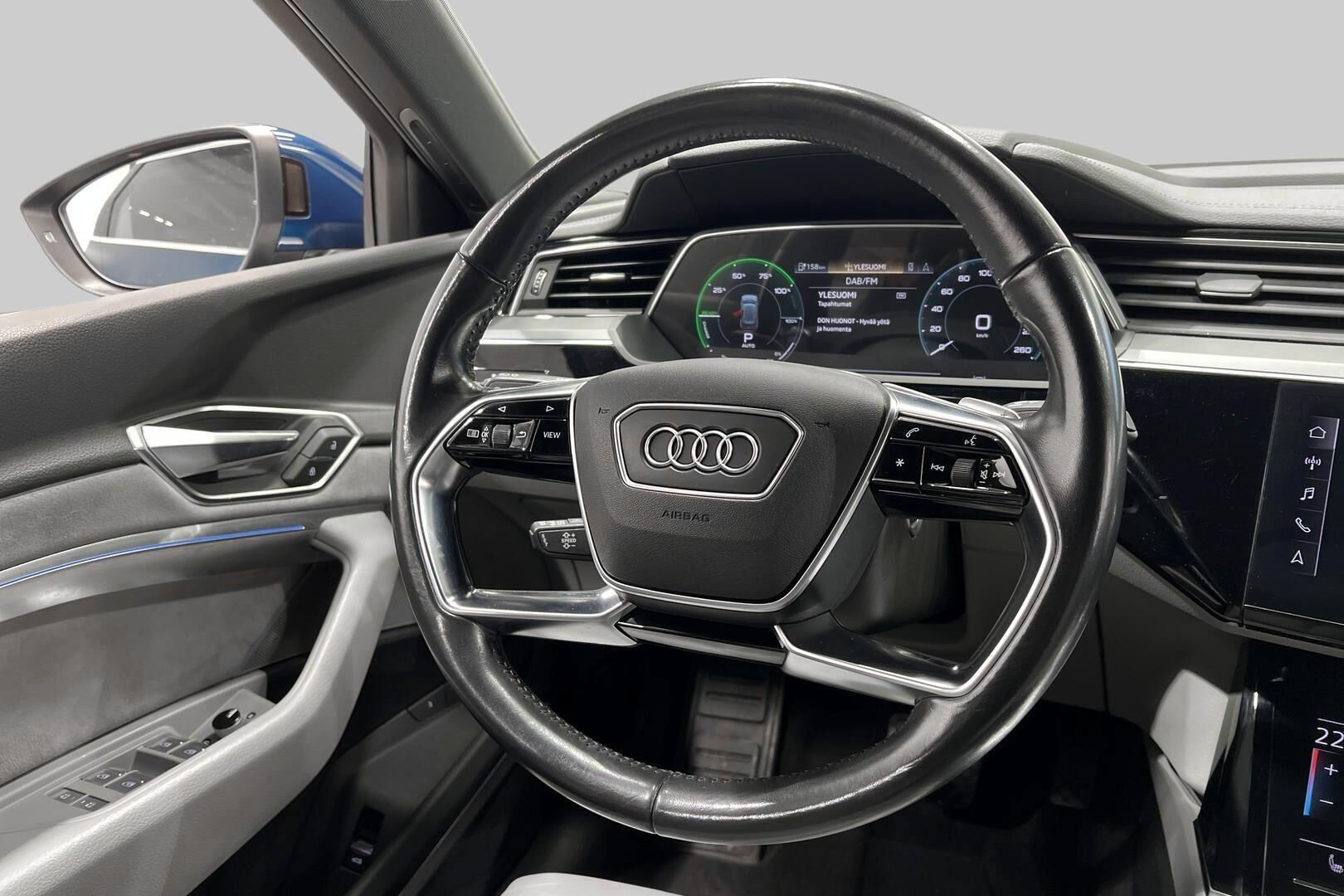 AUDI E-TRON iso kuva 12