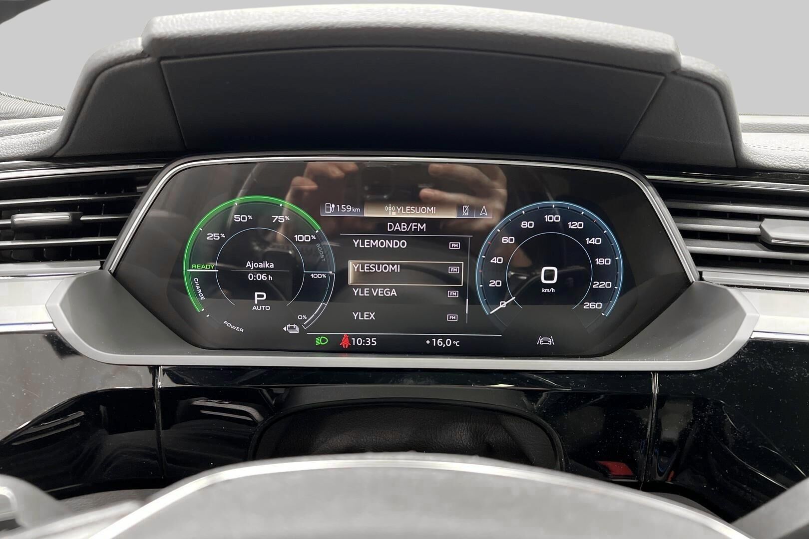 AUDI E-TRON iso kuva 13
