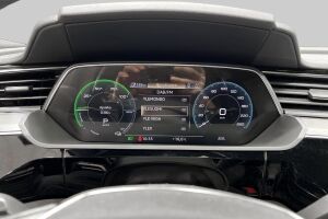 AUDI E-TRON esikatselu 13