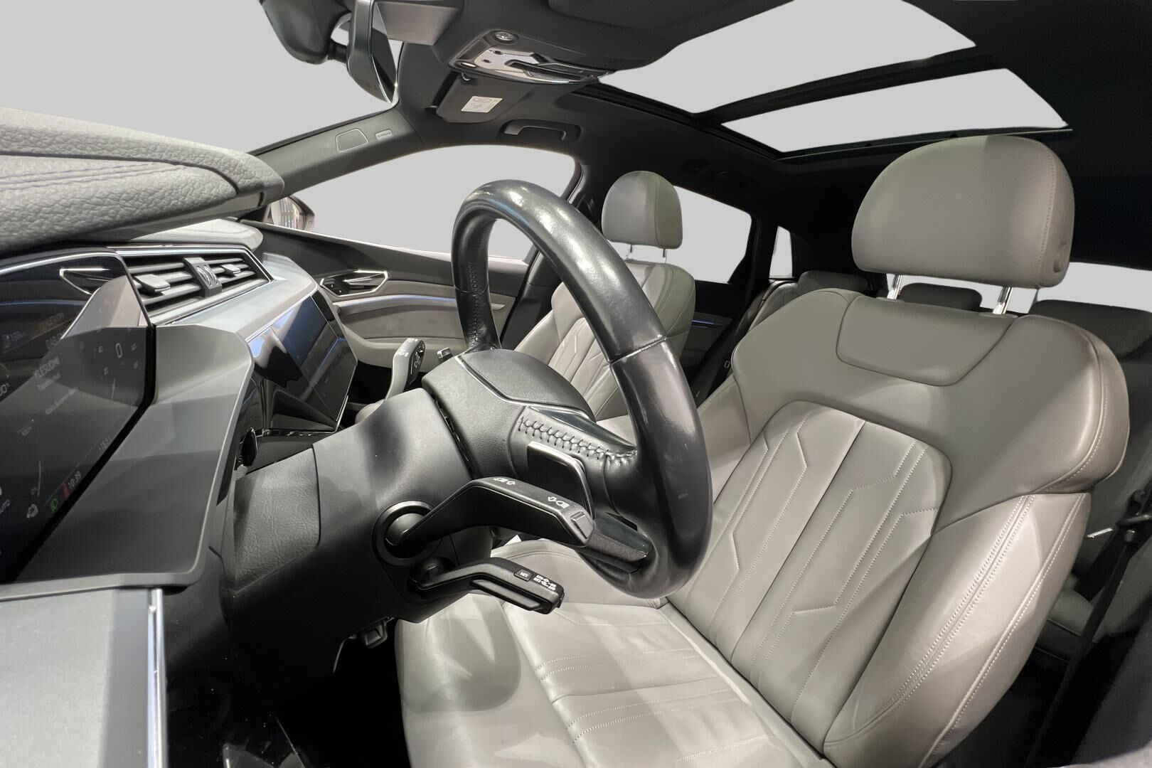 AUDI E-TRON iso kuva 20