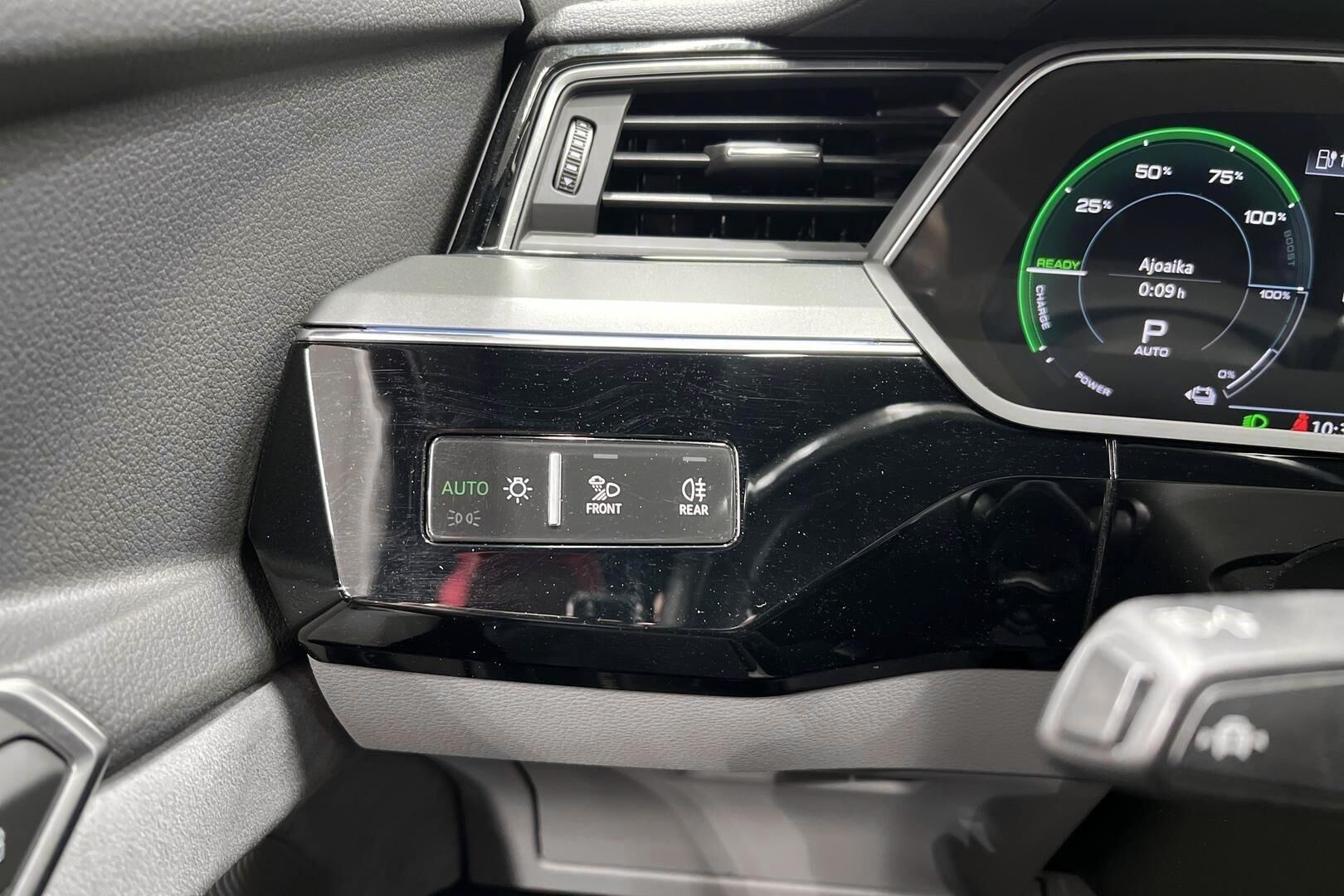 AUDI E-TRON iso kuva 26