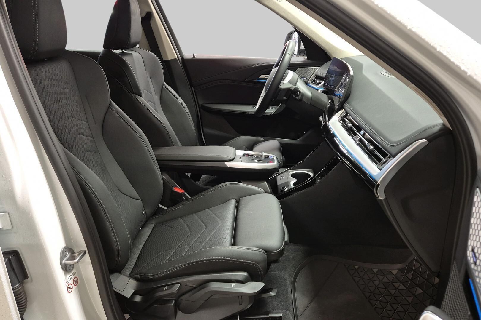 BMW IX1 iso kuva 3
