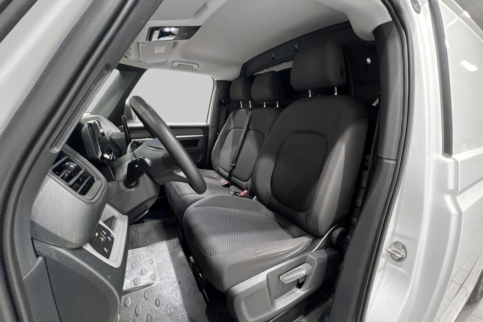 VOLKSWAGEN ID. Buzz Cargo iso kuva 10