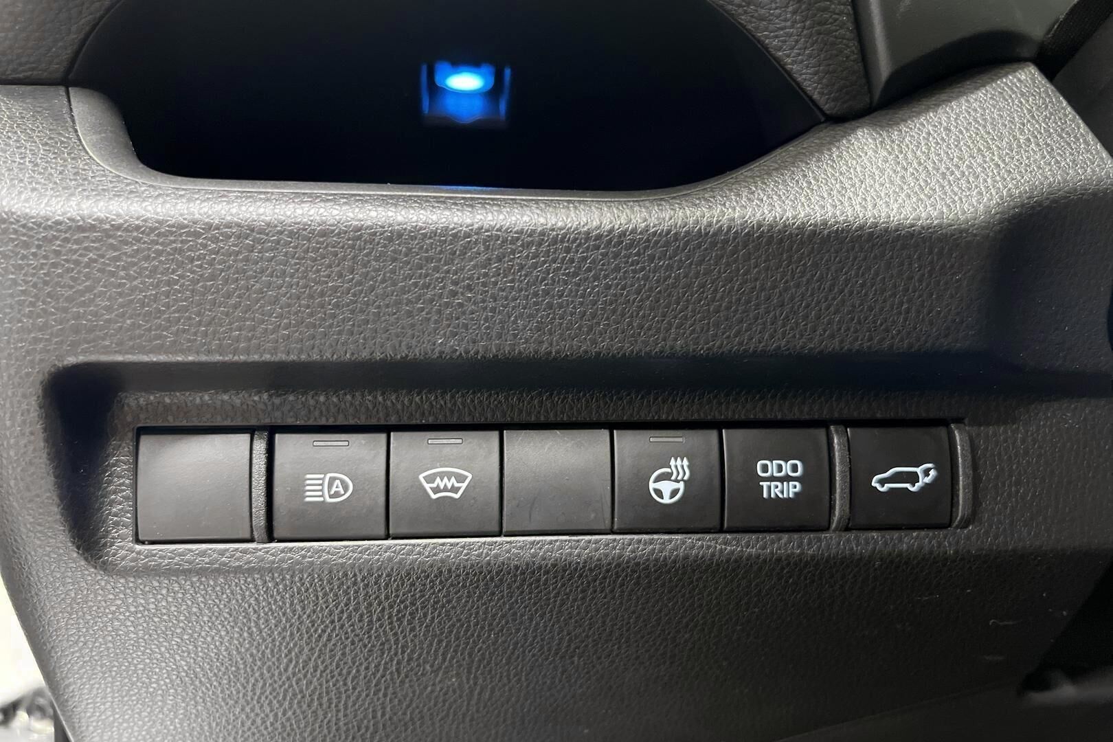 TOYOTA RAV4 PLUG-IN iso kuva 12