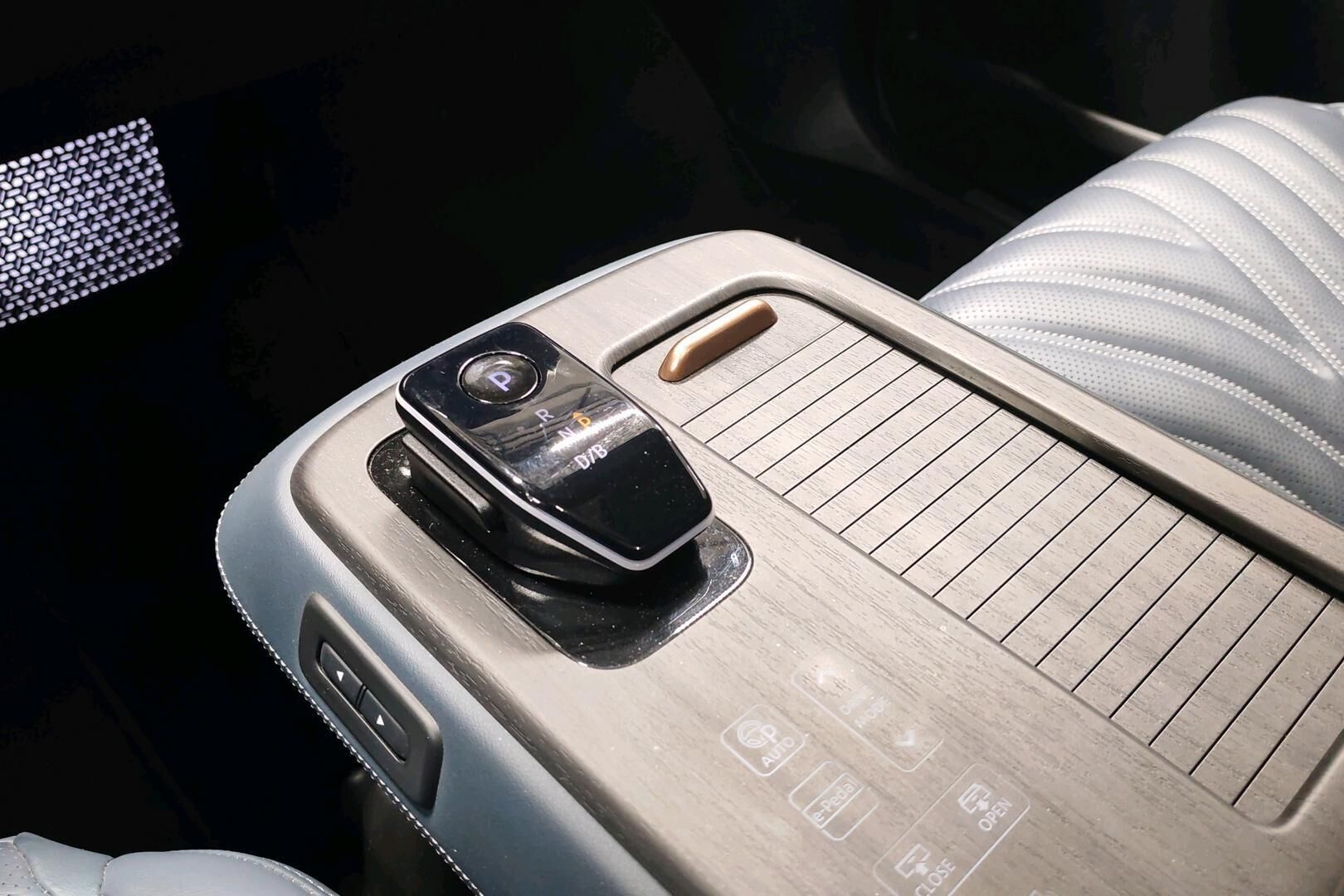 NISSAN ARIYA iso kuva 9