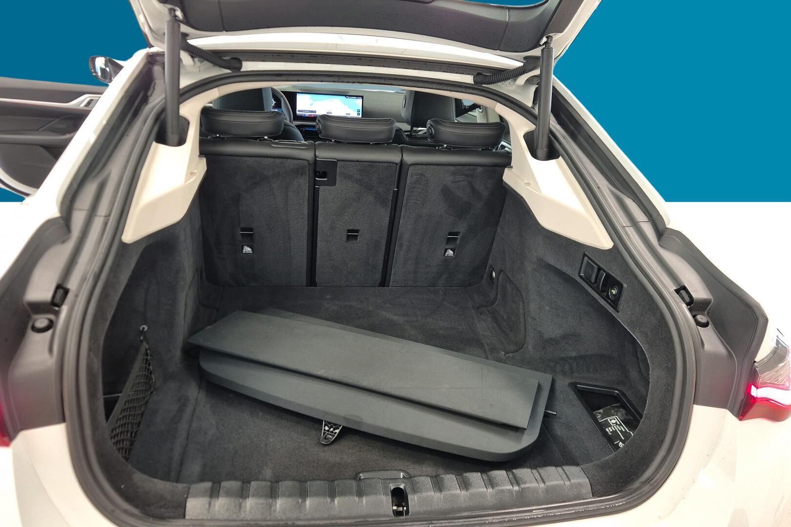 BMW I4 iso kuva 11