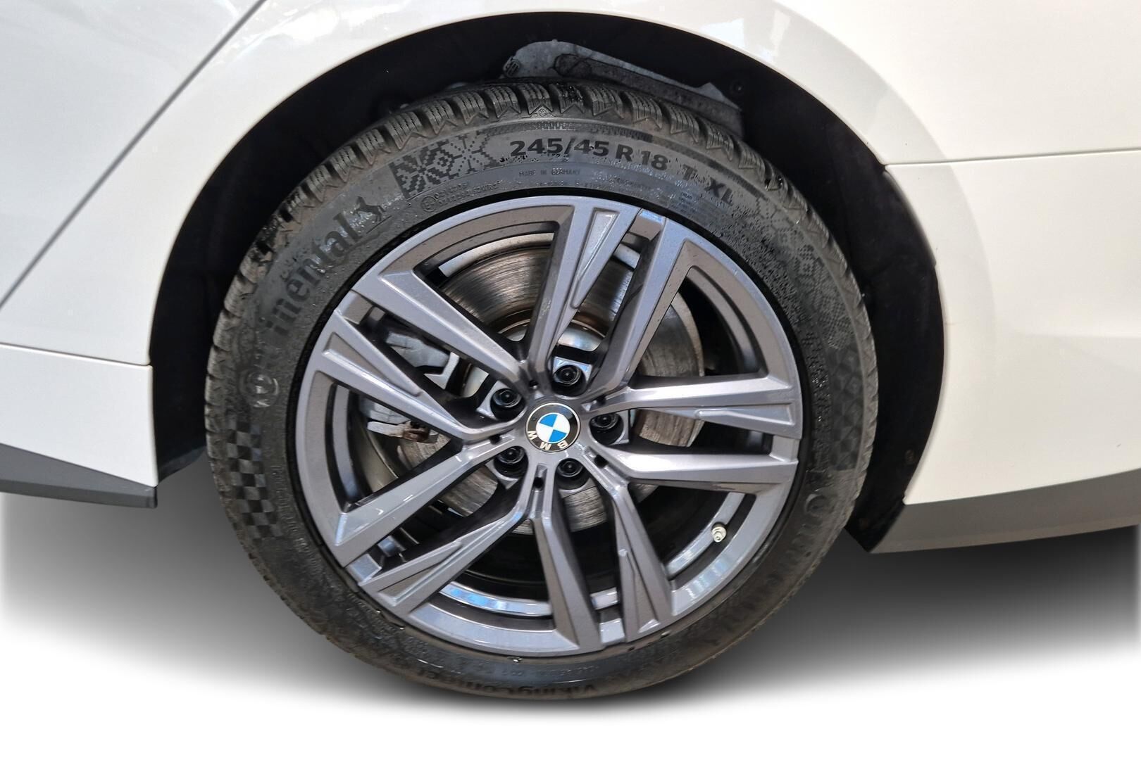BMW I4 iso kuva 12