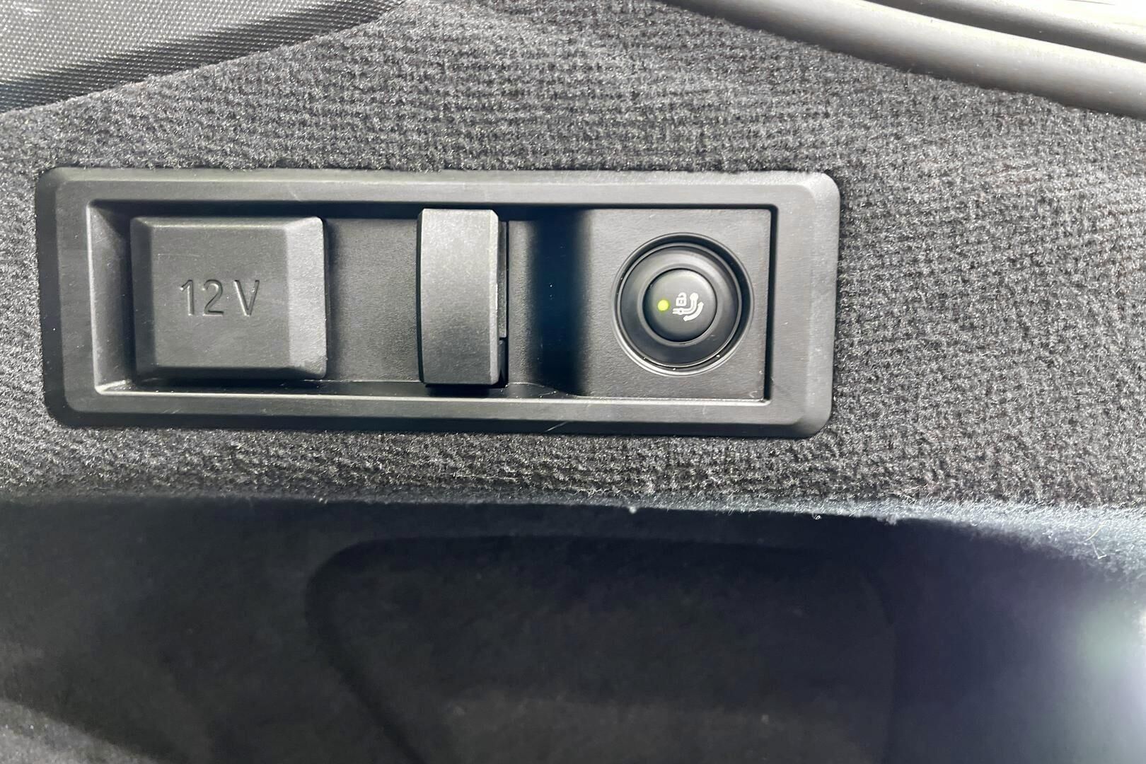 BMW I4 iso kuva 43