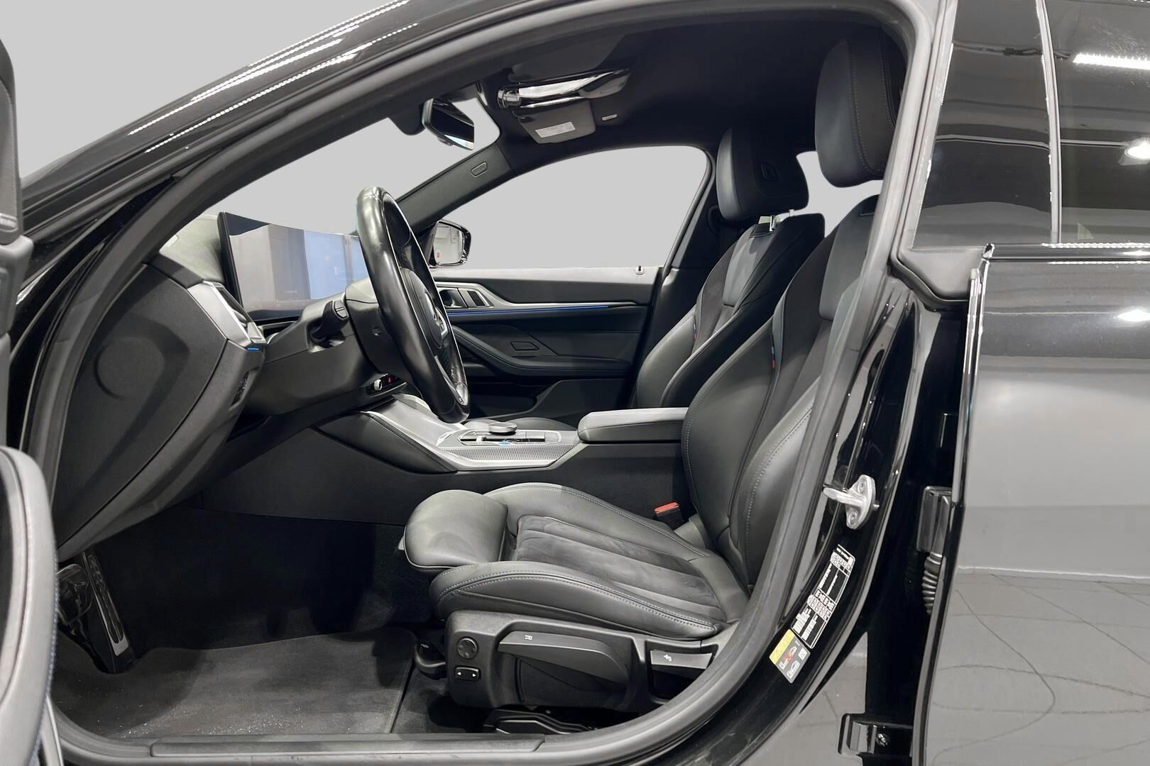 BMW I4 iso kuva 9