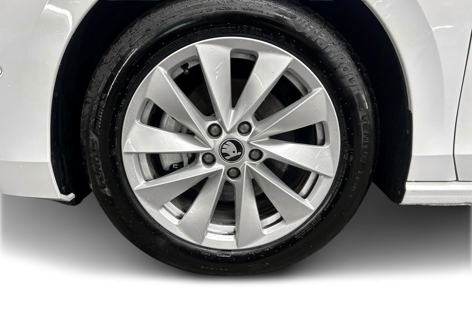 SKODA SUPERB iso kuva 13