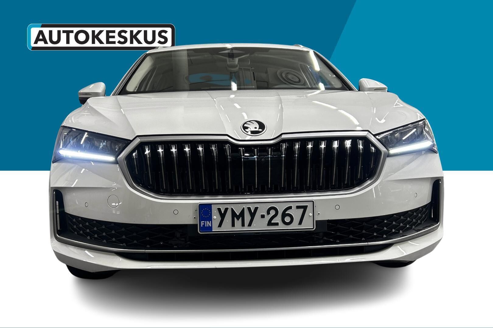 SKODA SUPERB iso kuva 2