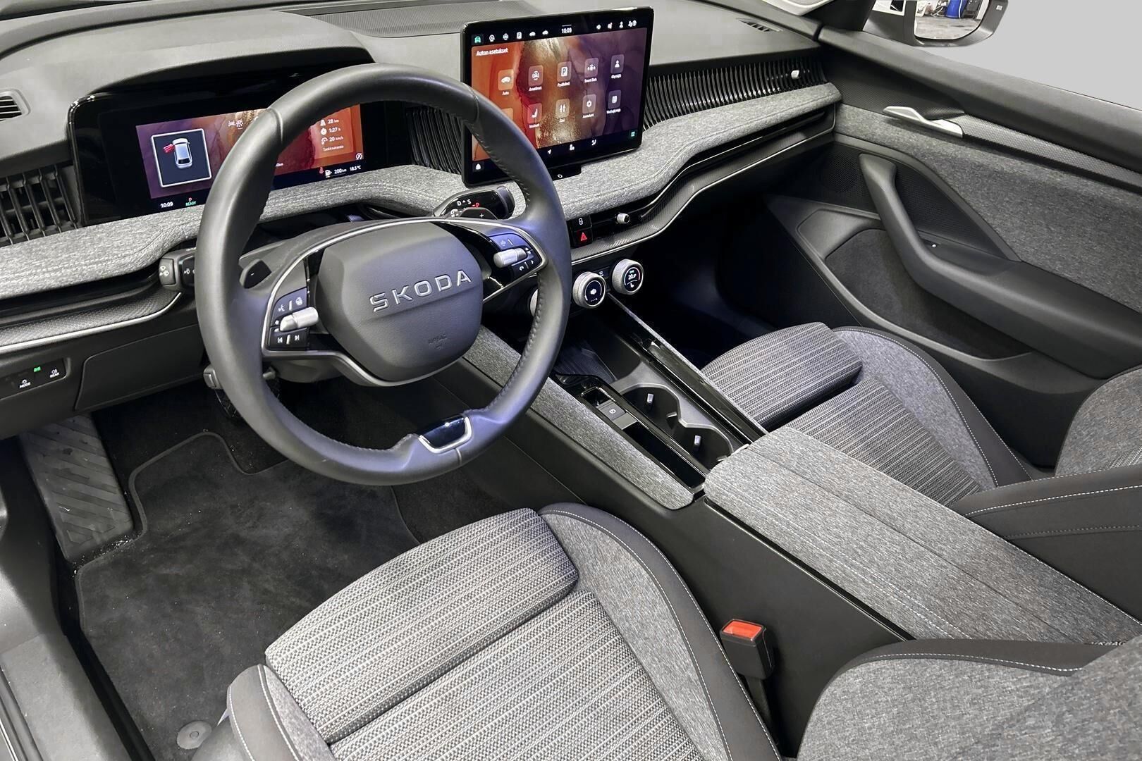 SKODA SUPERB iso kuva 9
