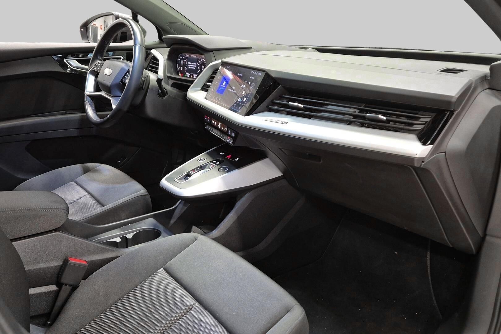 AUDI Q4 E-TRON iso kuva 4