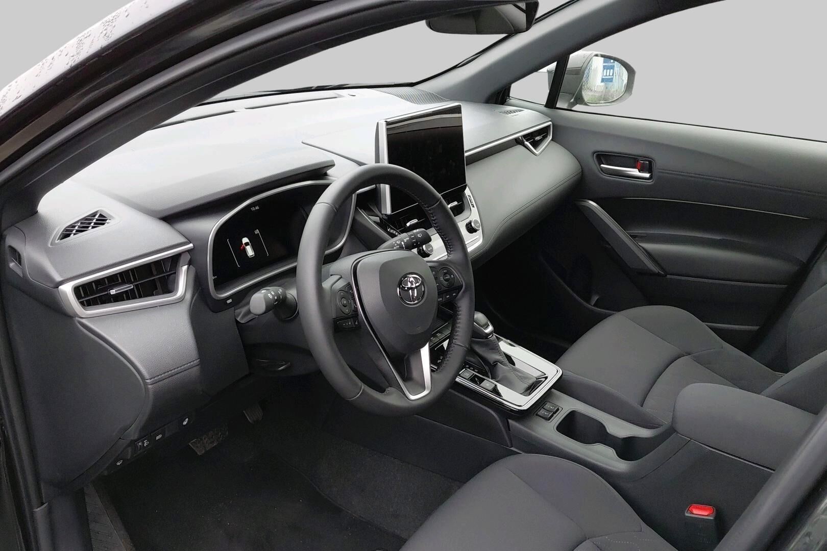 TOYOTA COROLLA CROSS iso kuva 1