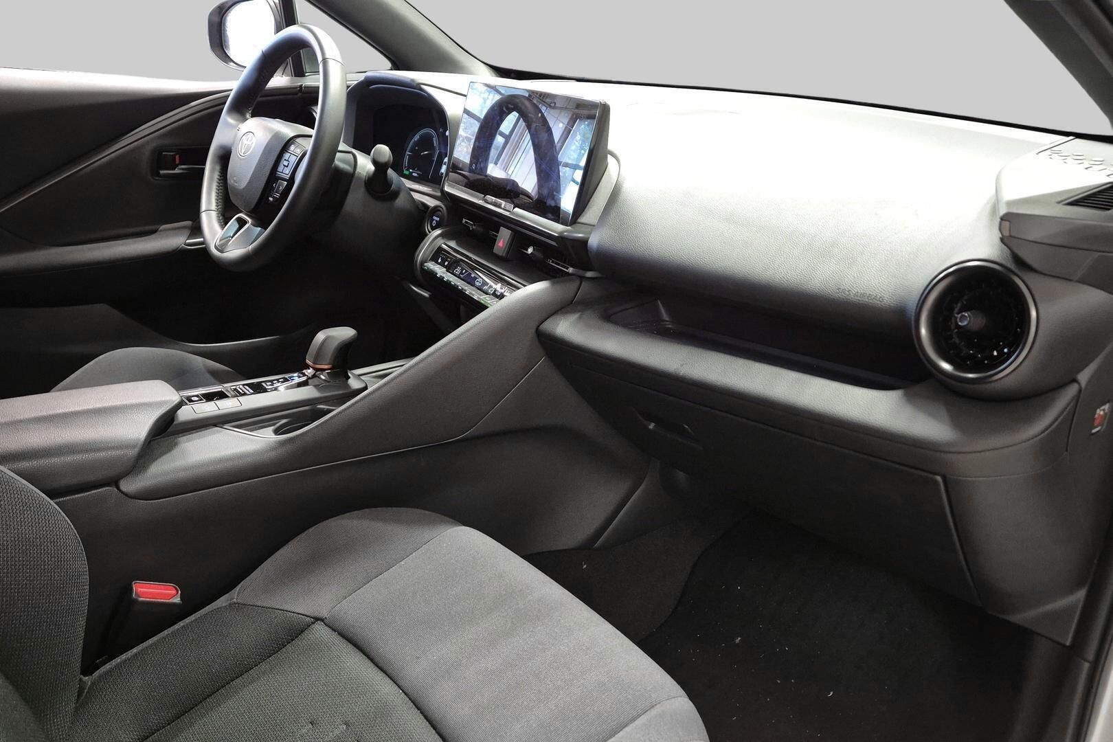 TOYOTA C-HR iso kuva 4