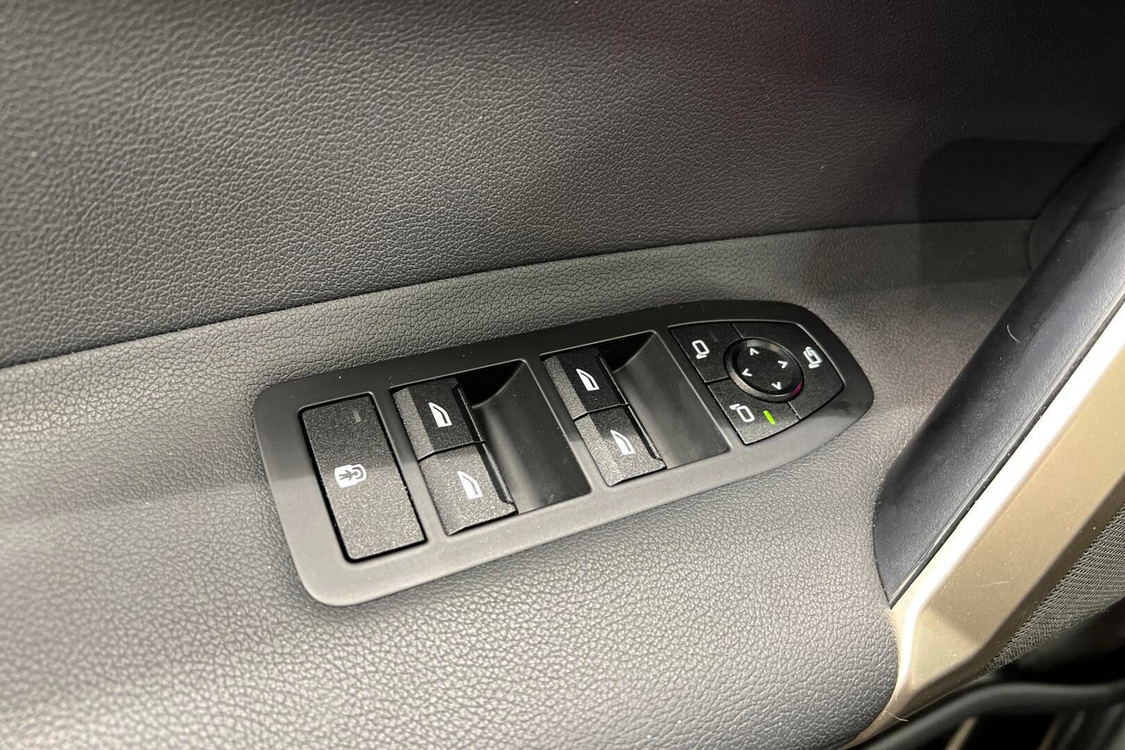 BMW IX iso kuva 29