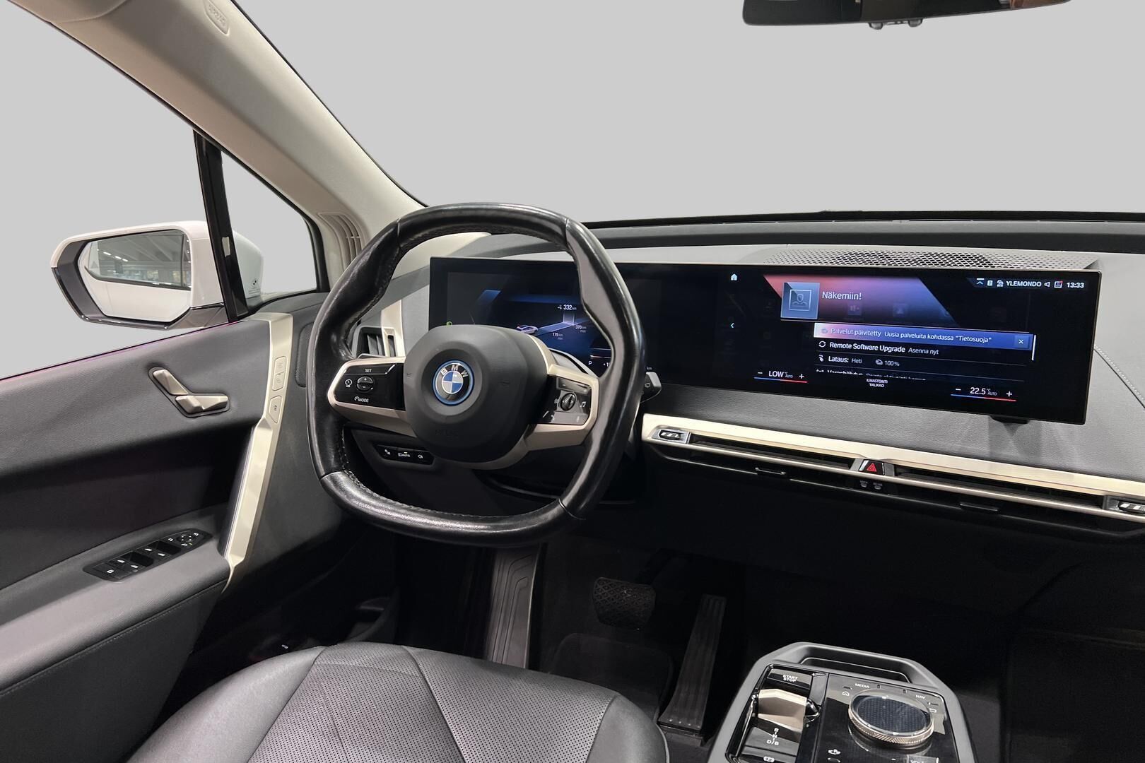 BMW IX iso kuva 32
