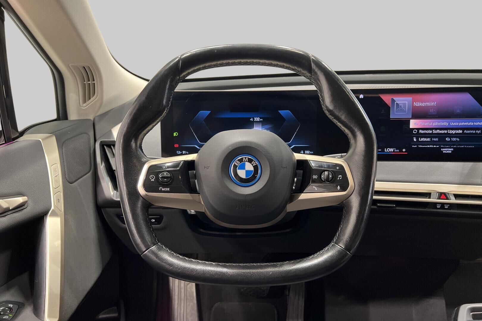 BMW IX iso kuva 33