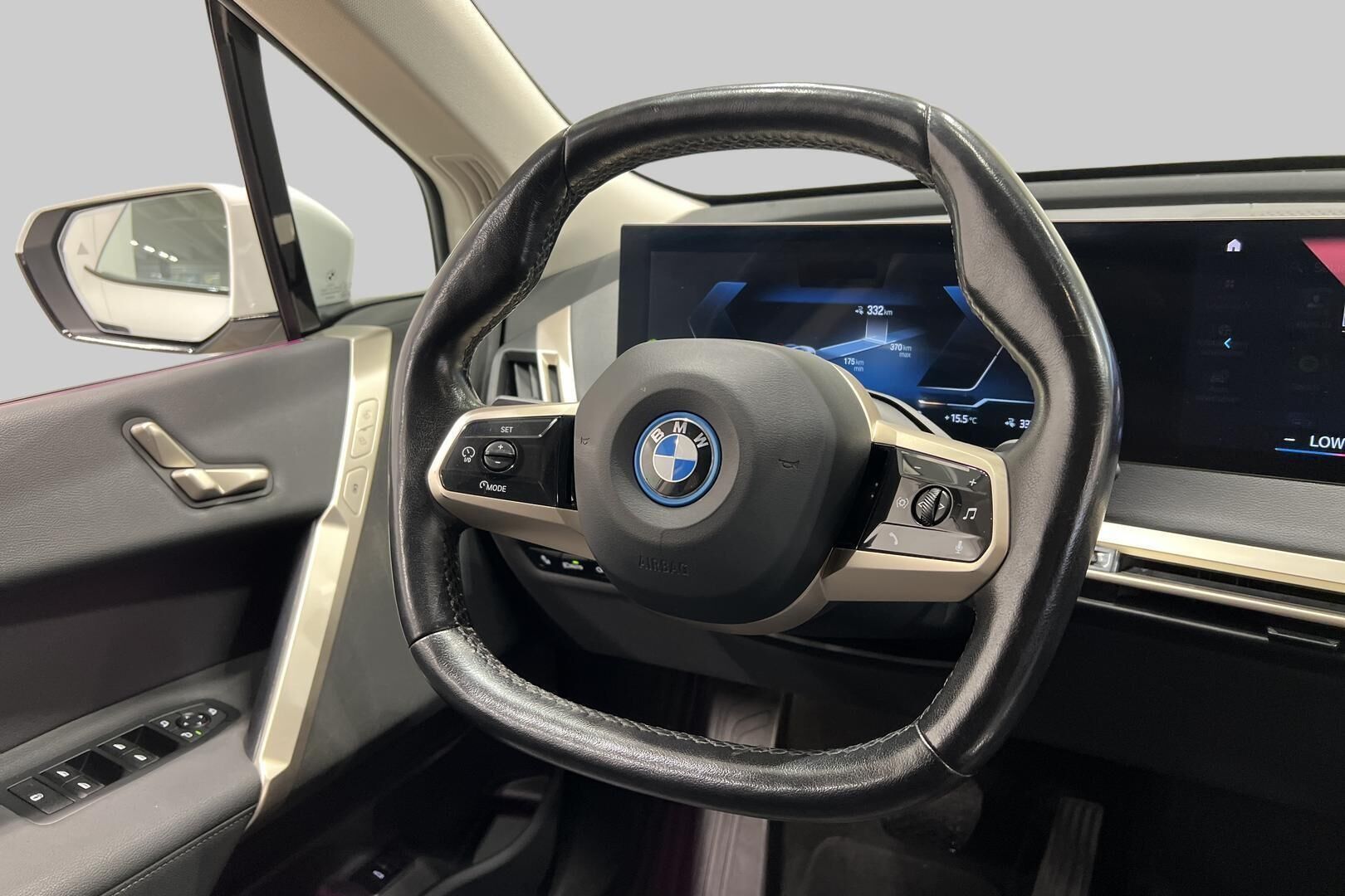 BMW IX iso kuva 34