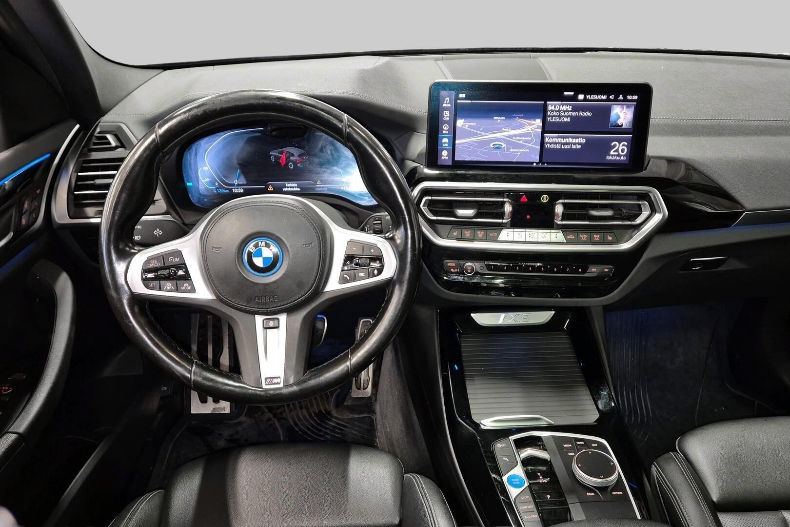 BMW IX3 iso kuva 1