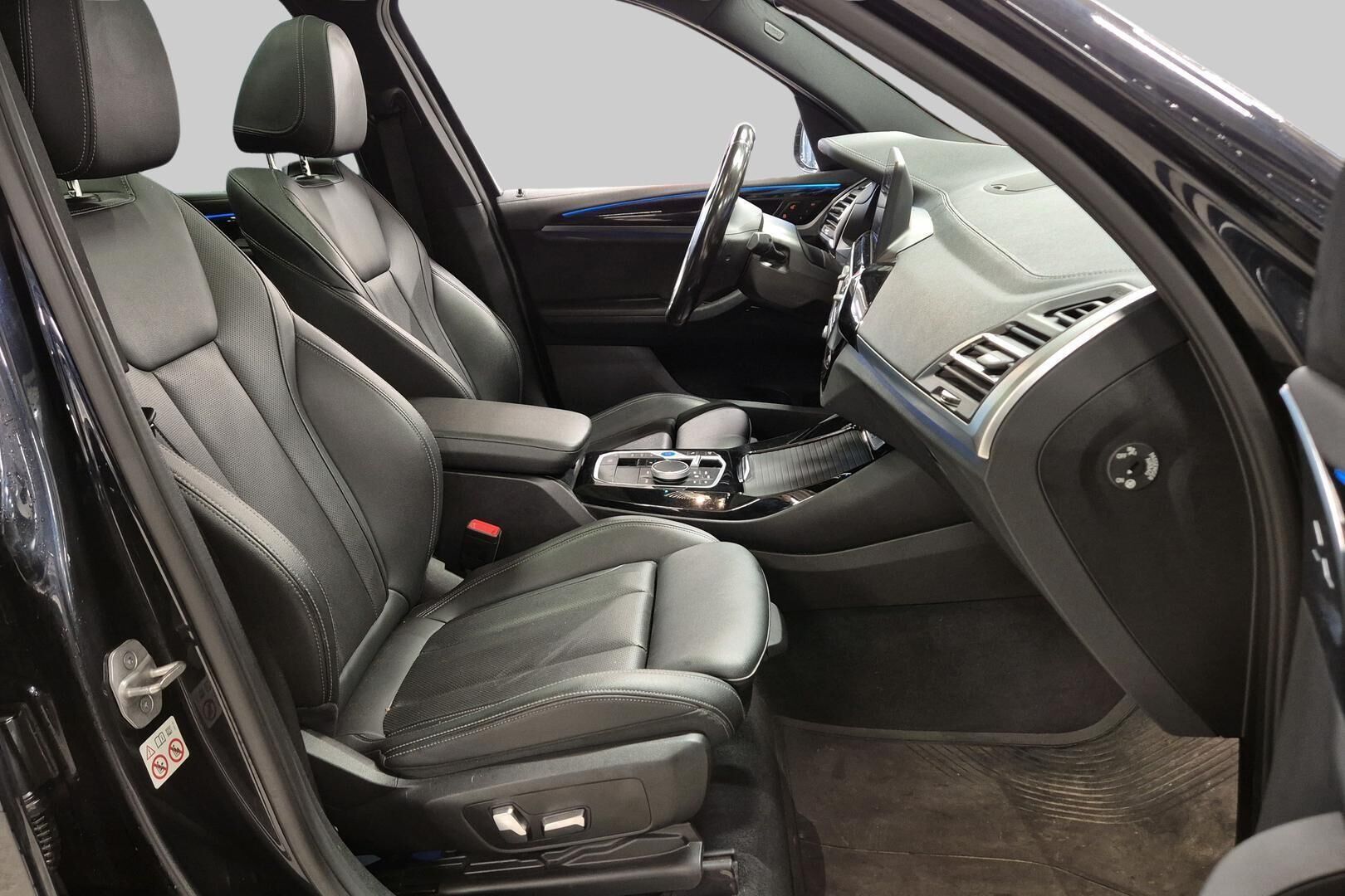 BMW IX3 iso kuva 3