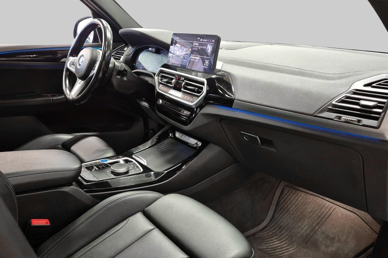 BMW IX3 iso kuva 4