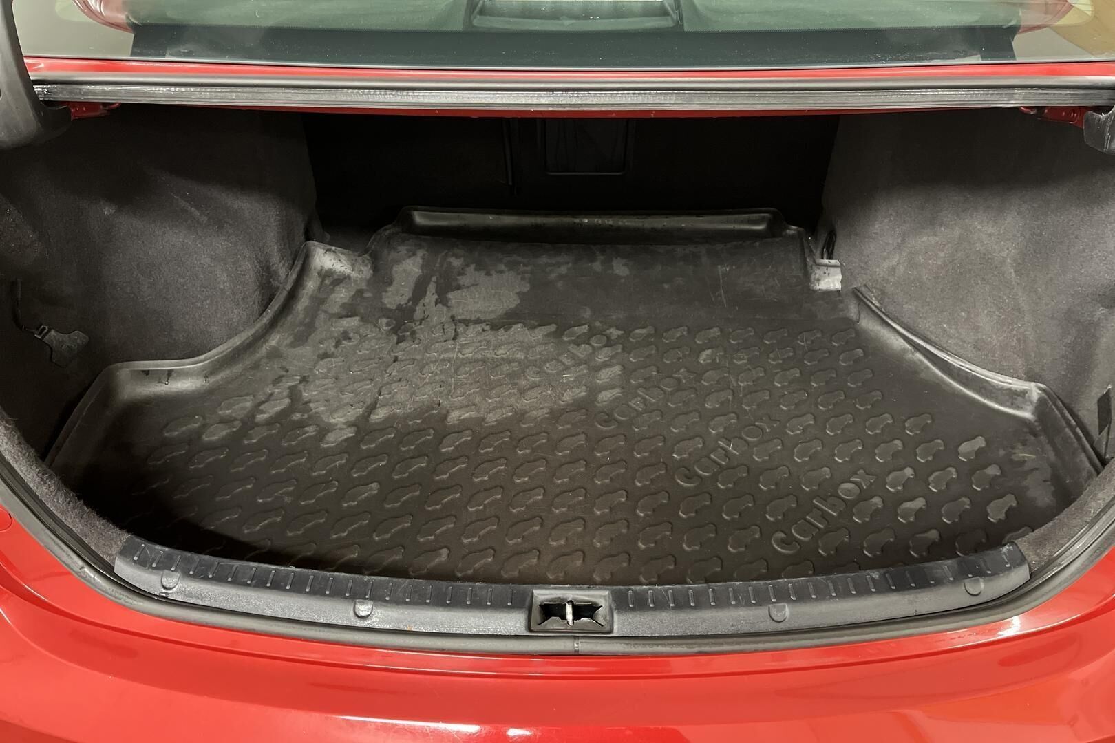 Toyota Avensis iso kuva 12