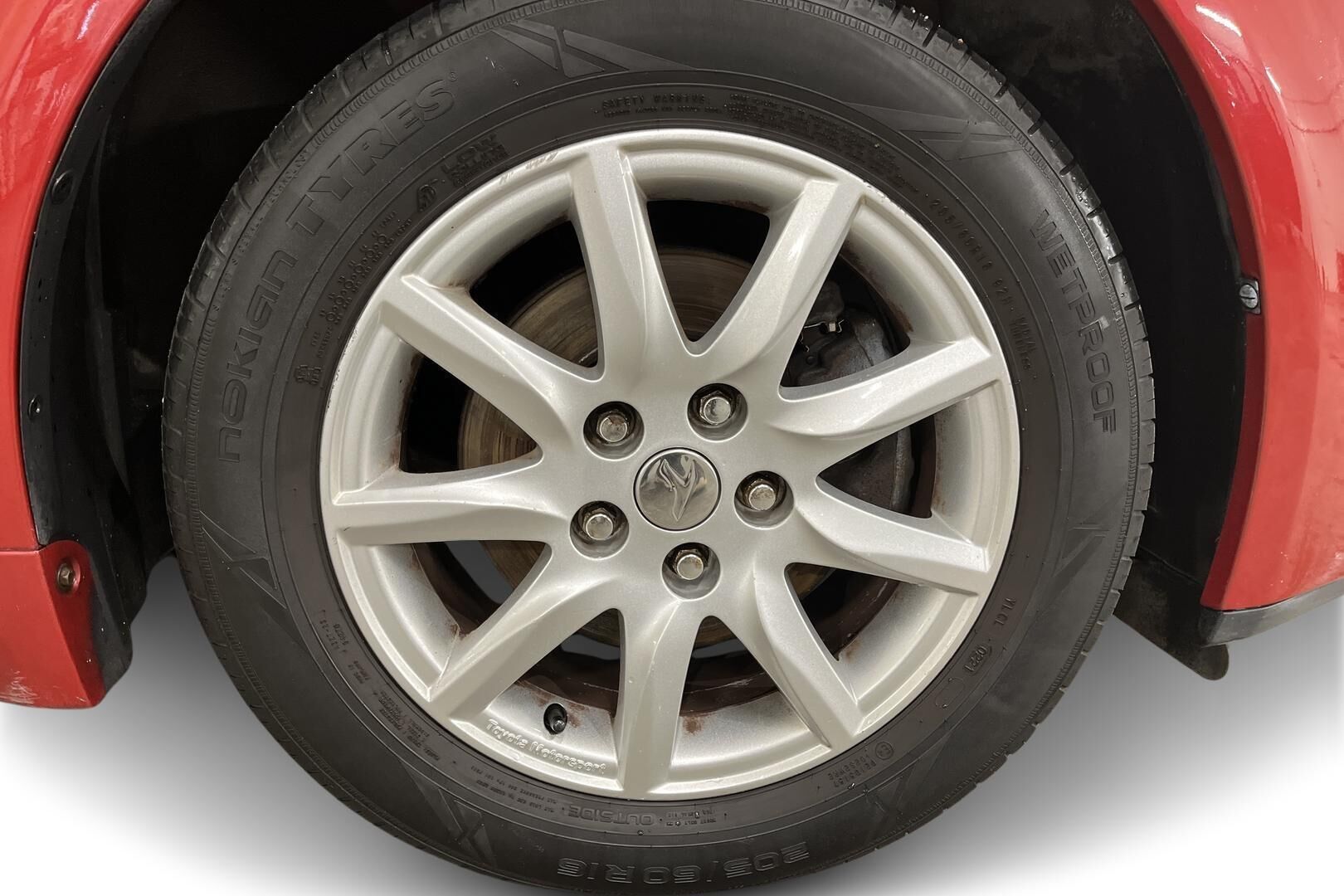 Toyota Avensis iso kuva 13