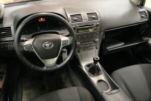 Toyota Avensis esikatselu 2