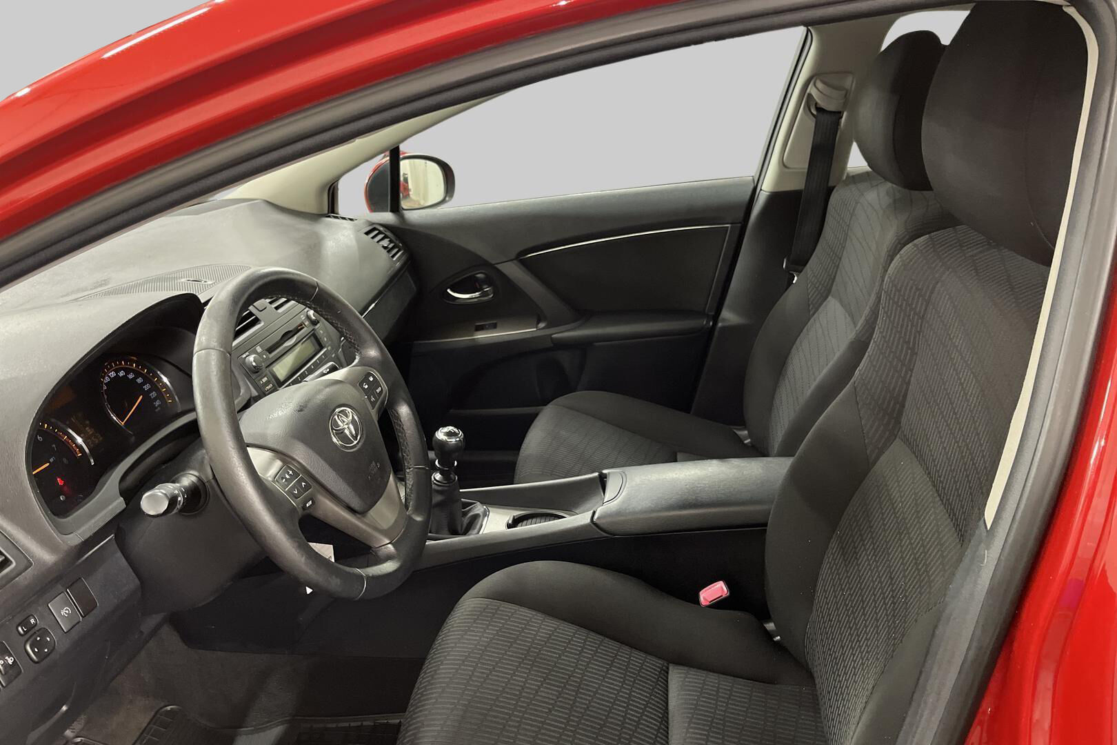 Toyota Avensis iso kuva 9