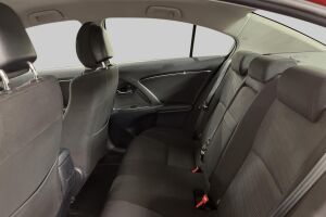 Toyota Avensis esikatselu 9