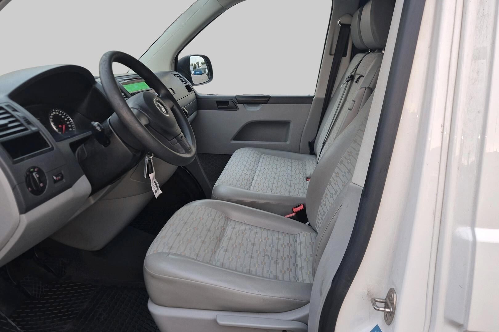 Volkswagen Transporter iso kuva 9