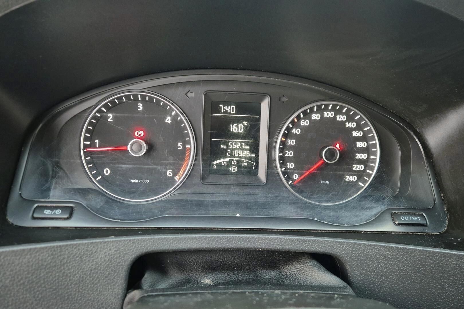 Volkswagen Transporter iso kuva 14