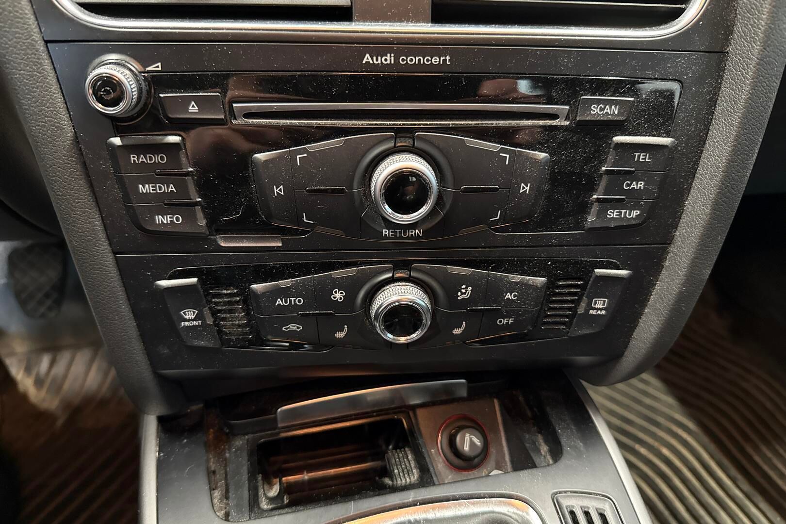 Audi A4 iso kuva 34