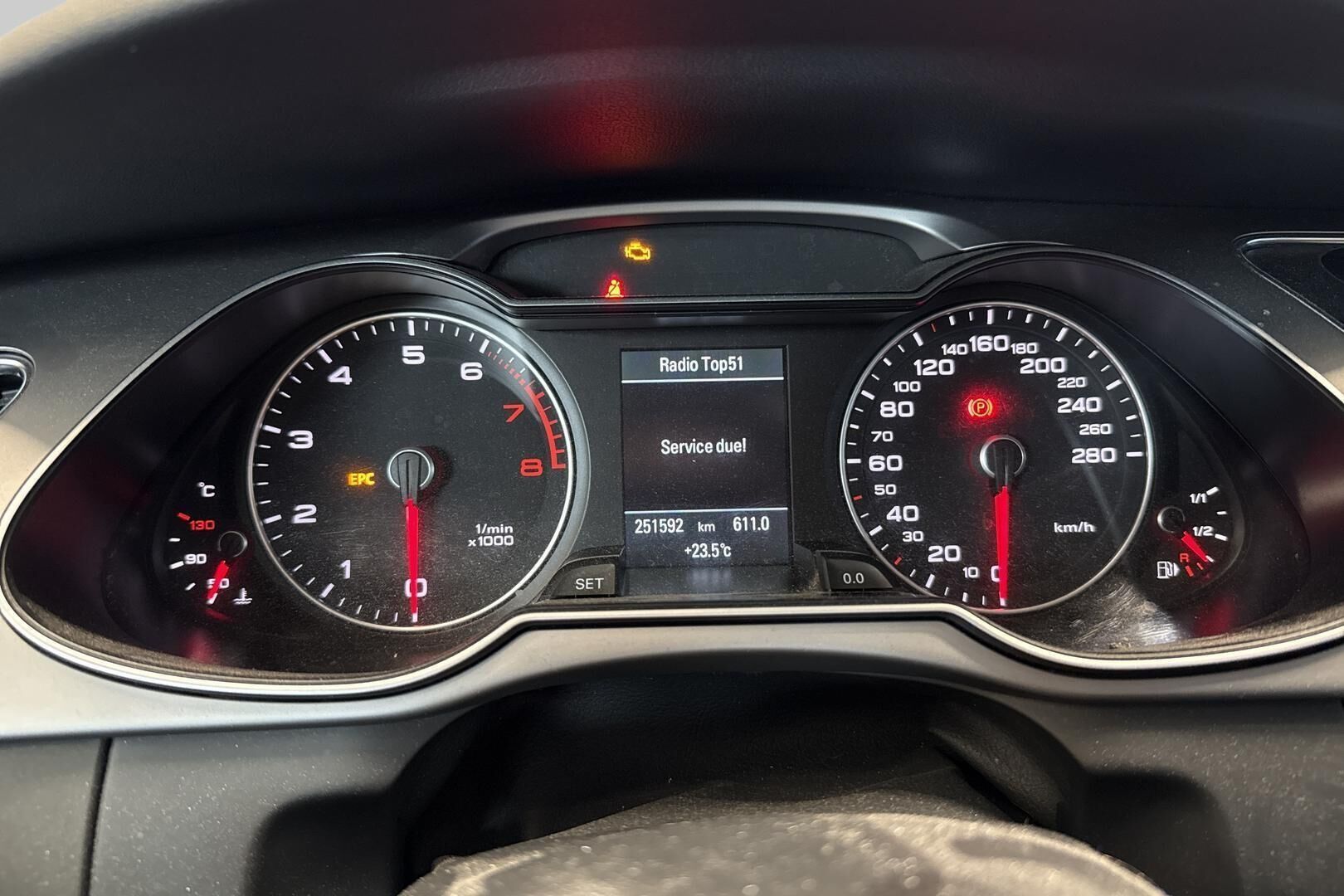 Audi A4 iso kuva 36