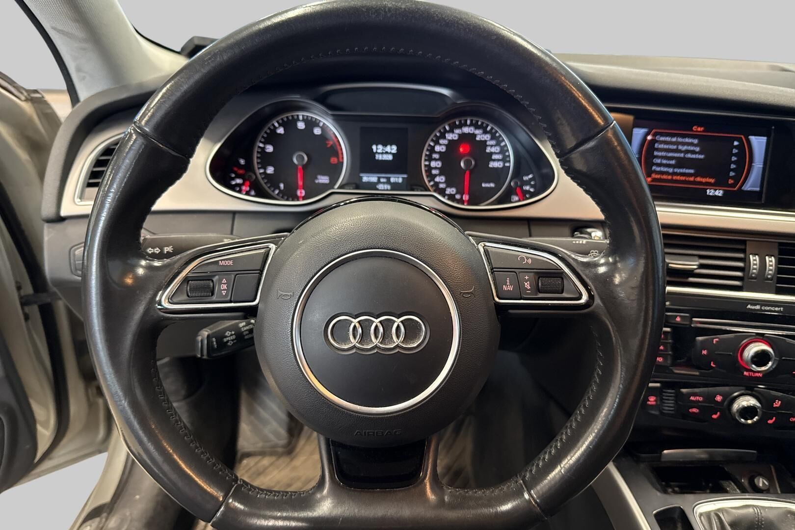 Audi A4 iso kuva 39