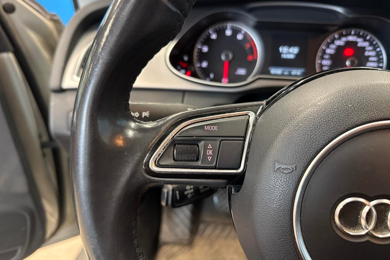 Audi A4 iso kuva 40