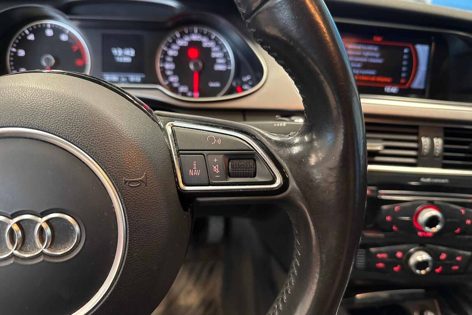 Audi A4 iso kuva 41