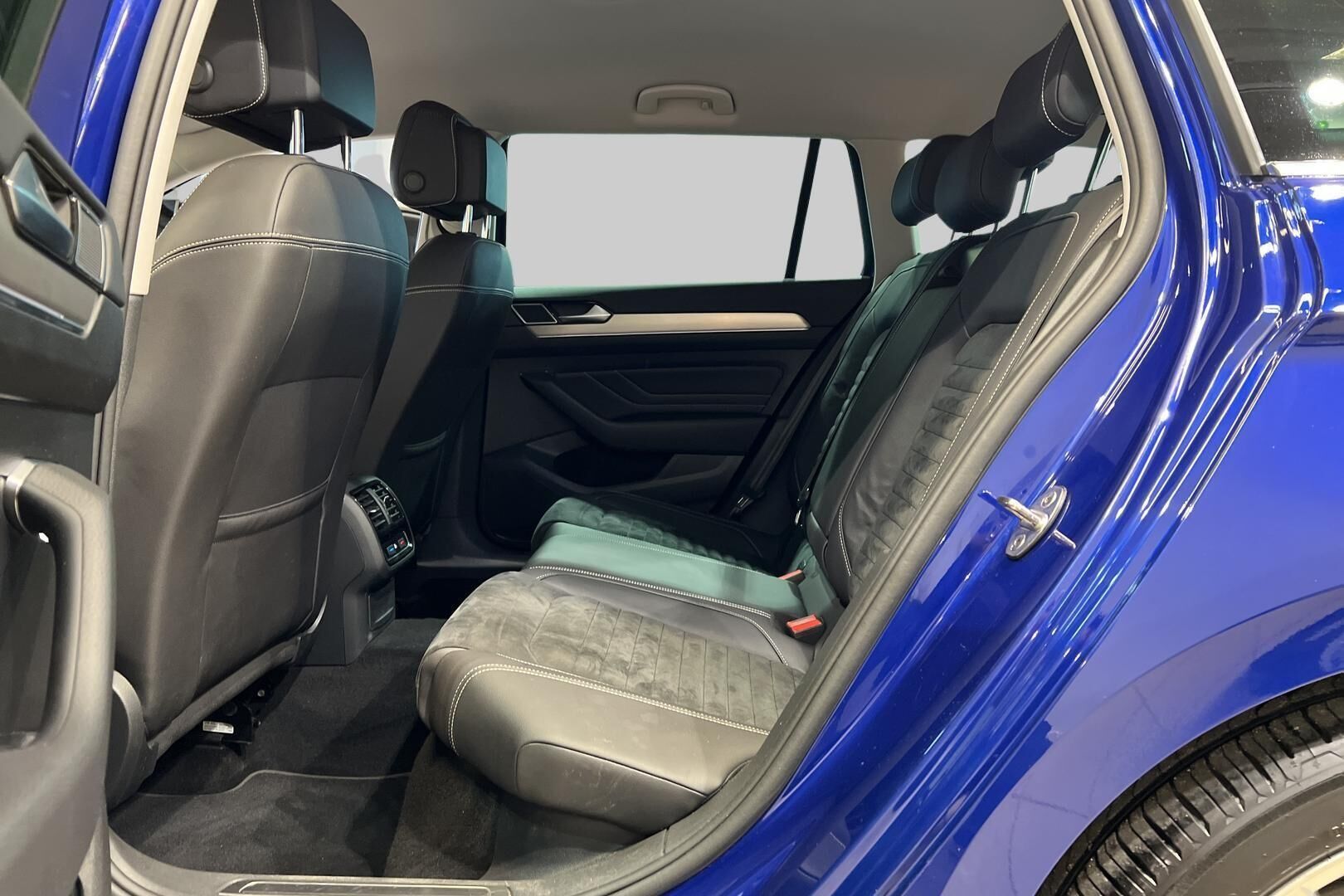 Volkswagen Passat iso kuva 10
