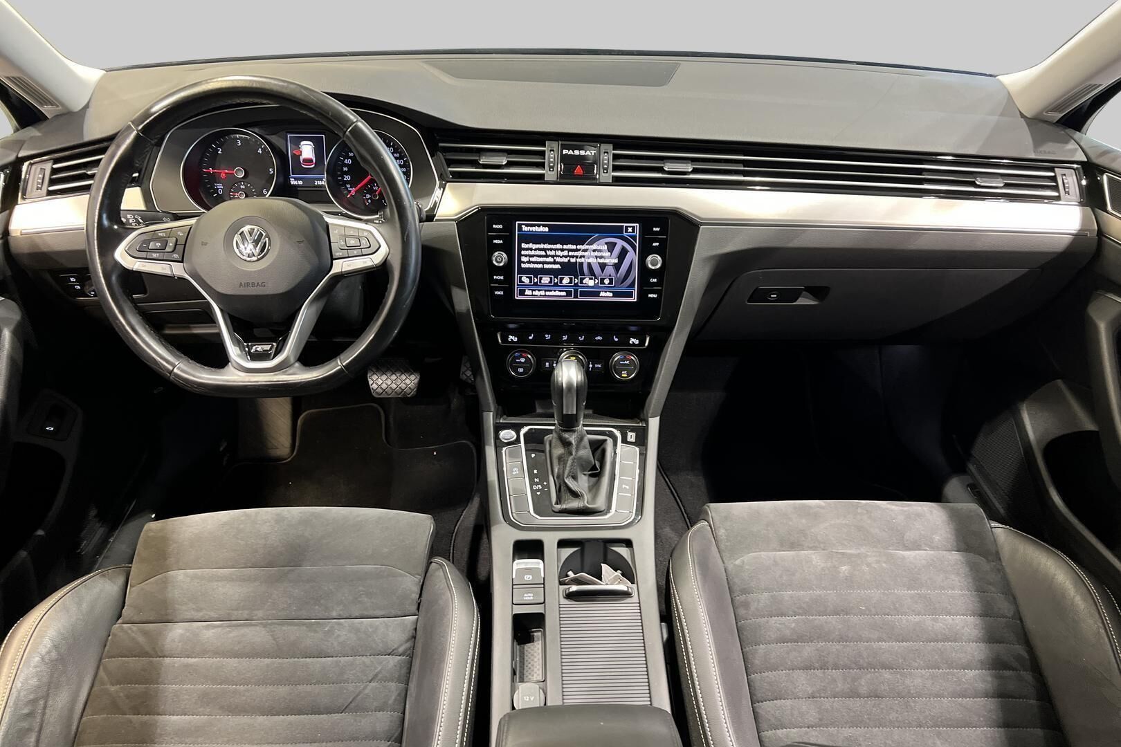 Volkswagen Passat iso kuva 11
