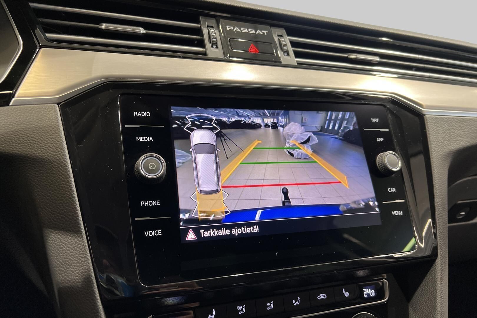Volkswagen Passat iso kuva 16
