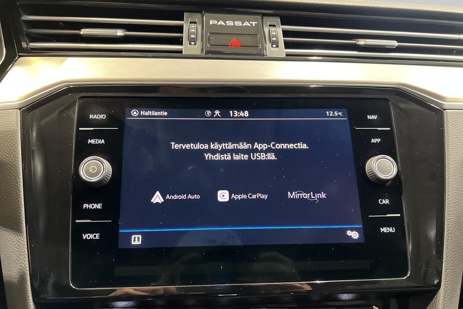 Volkswagen Passat iso kuva 18