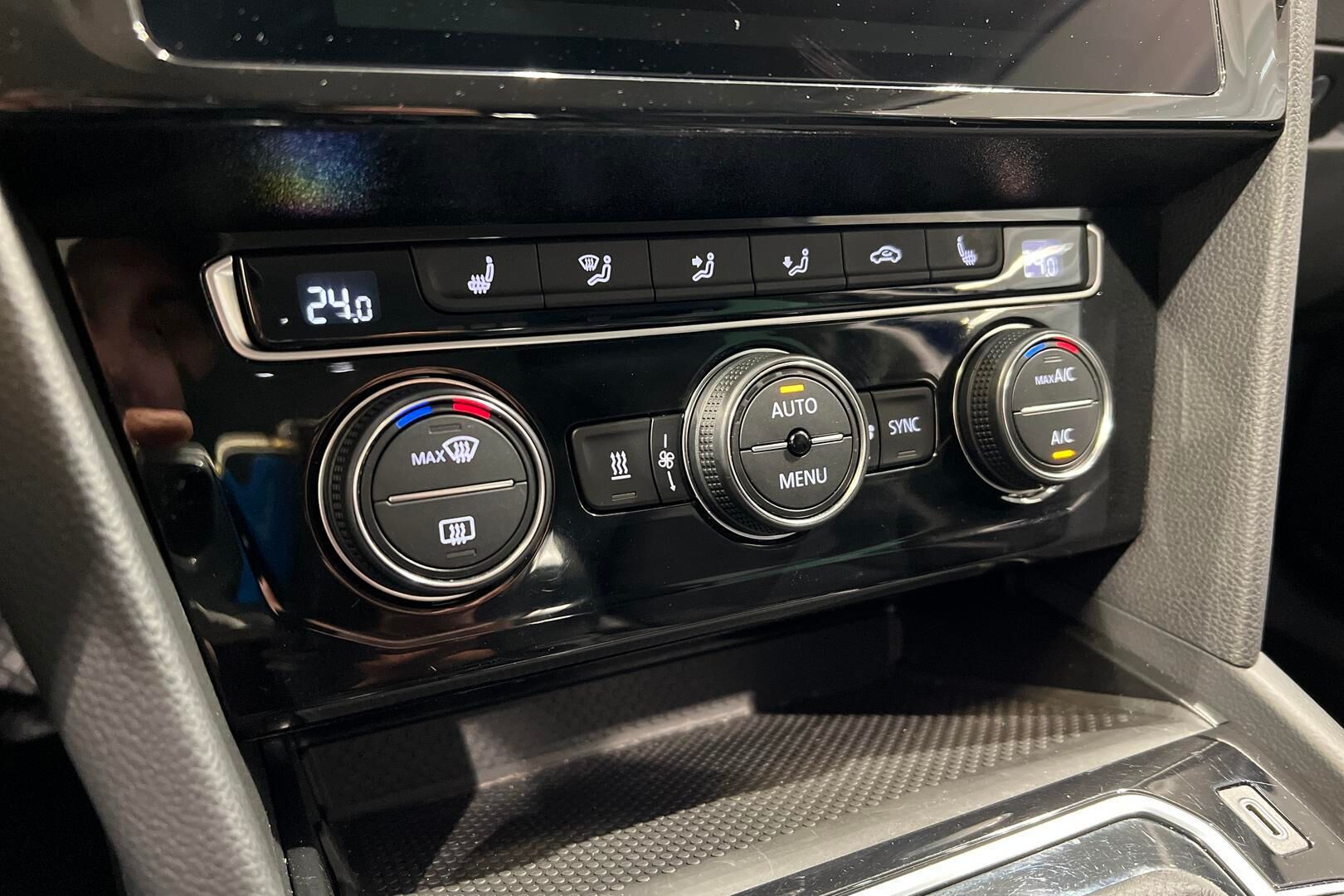 Volkswagen Passat iso kuva 19